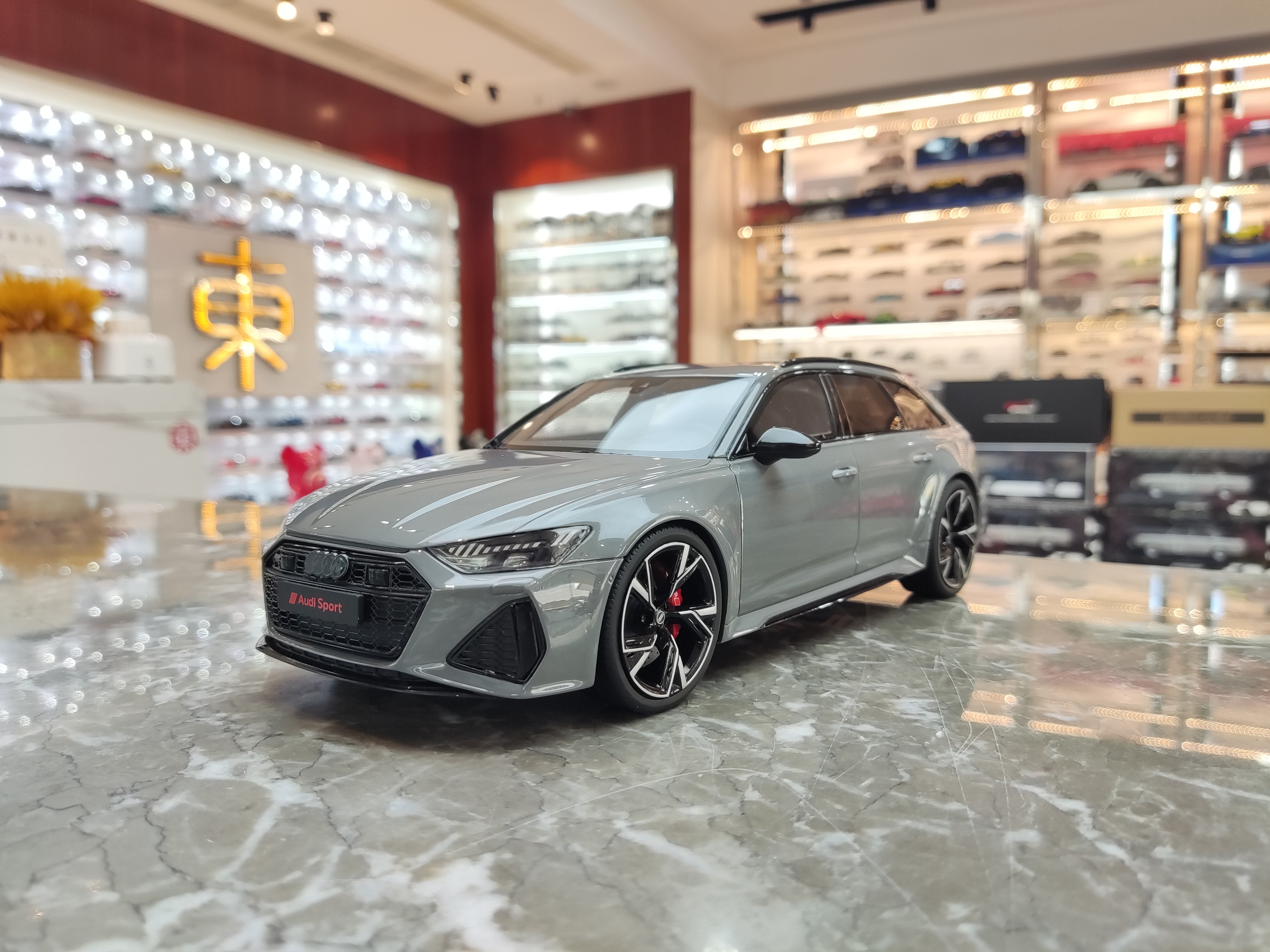 Audi RS6 C8-1/18 Ölçekli Model Araç