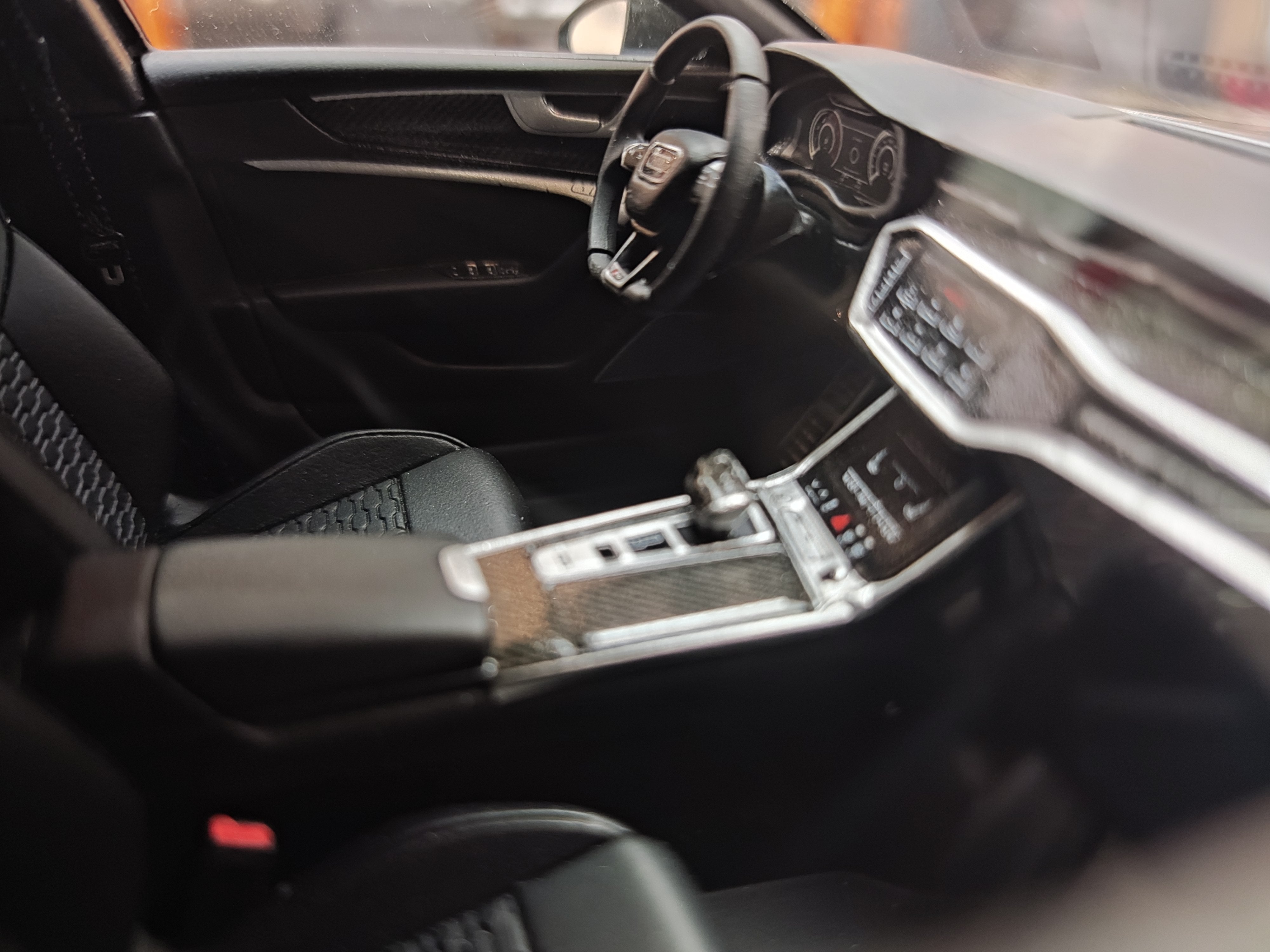 Audi RS6 C8-1/18 Ölçekli Model Araç