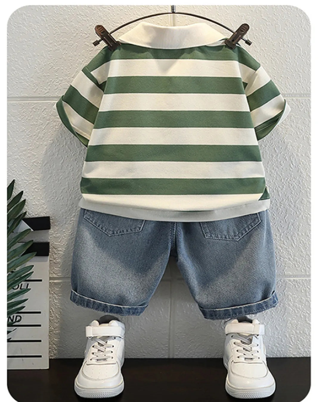 Çizgili Polo Yaka Tişört ve Yazılı Kot Şort 2’li Kombin (Erkek)