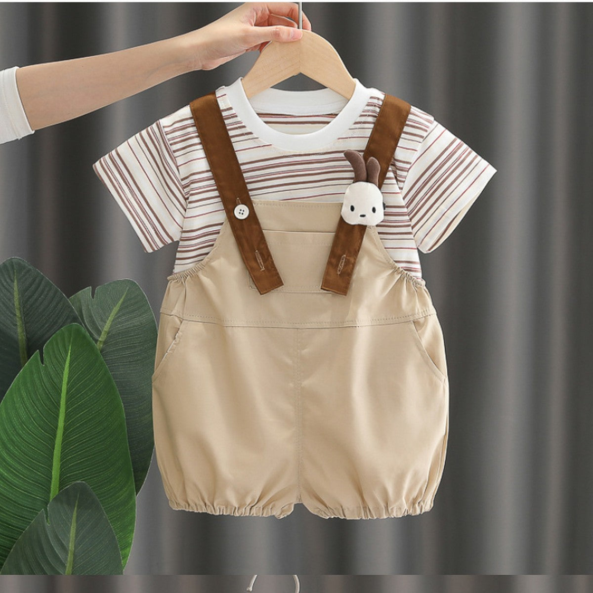 1-5 Yaş Çizgili Tişört ve Peluş Tavşanlı Bej Salopet Takımı