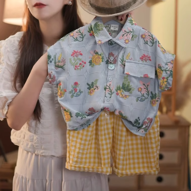 Çiçek Desenli Gömlek & Sarı Ekoseli Şort Takımı – 1-8 Yaş Unisex