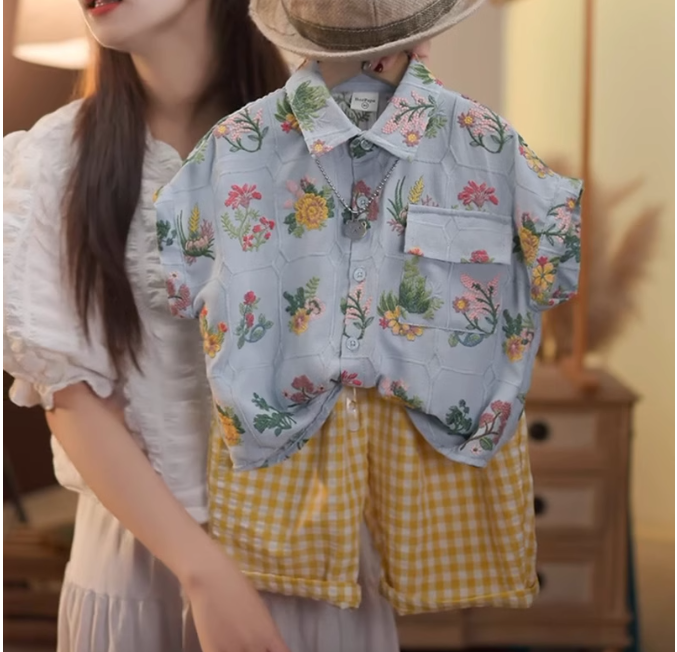 Çiçek Desenli Gömlek & Sarı Ekoseli Şort Takımı – 1-8 Yaş Unisex