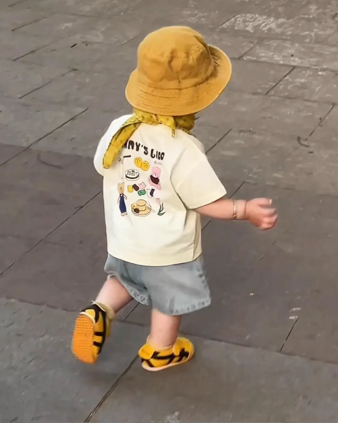 Sarılı Şapkalı Şortlu Yazlık Kombin – 1-3 Yaş