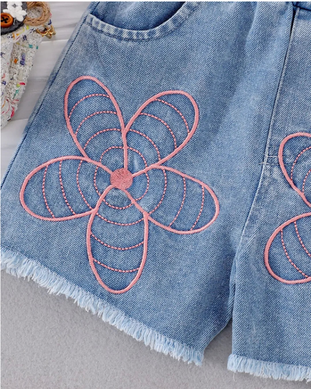 Pembe Fiyonklu Üst & Çiçek Nakışlı Kot Şort Takımı – 1-7 Yaş Kız