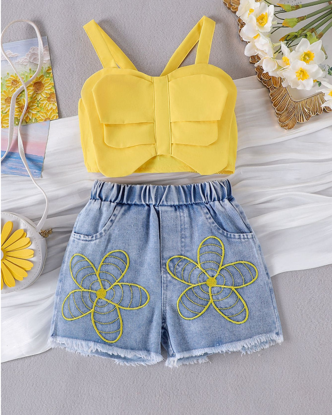 Sarı Fiyonklu Üst & Nakışlı Kot Şort Kız Takımı – 1-7 Yaş