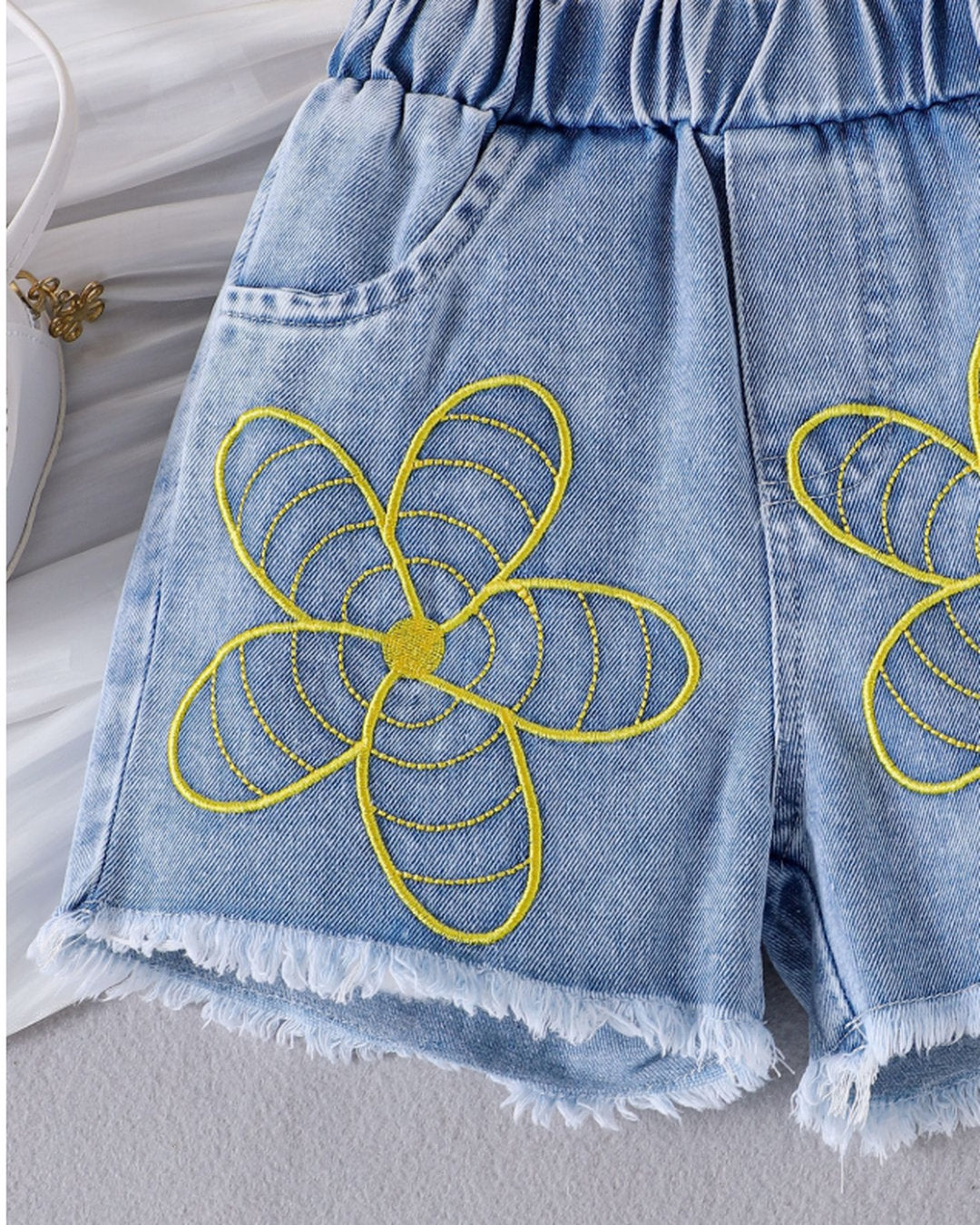 Sarı Fiyonklu Üst & Nakışlı Kot Şort Kız Takımı – 1-7 Yaş