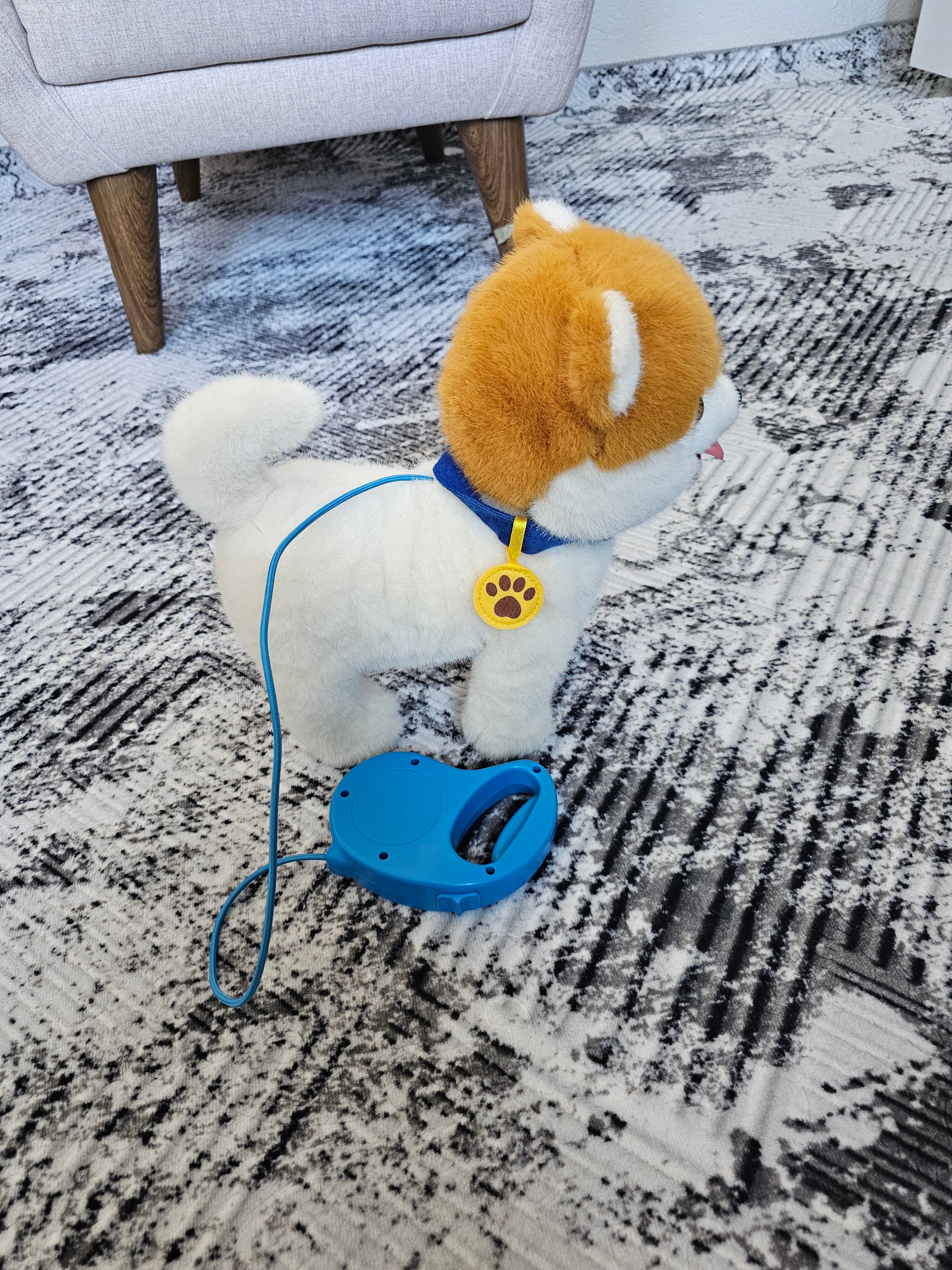 Müzikli Yürüyen Havlaya Kuyruk Ve Başını Sallayan Ses Kaydını Tekrarlayan Peluş Köpek