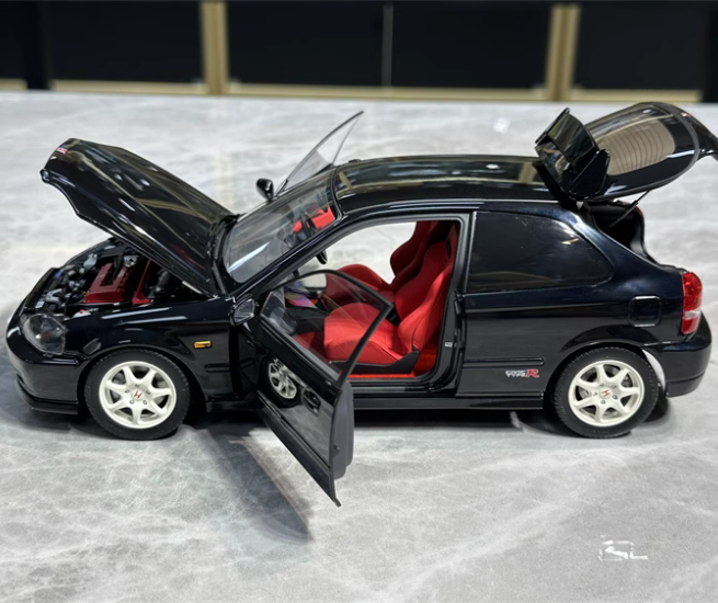 Siyah Renk Typer Honda Civic 1/18 Ölçek ve Motor