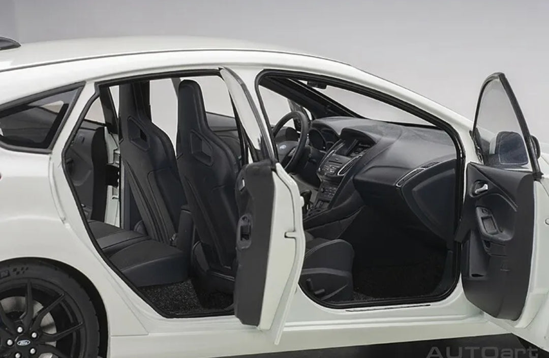 Ford Focus 1/18 Ölçekli Model Araç Beyaz Renk