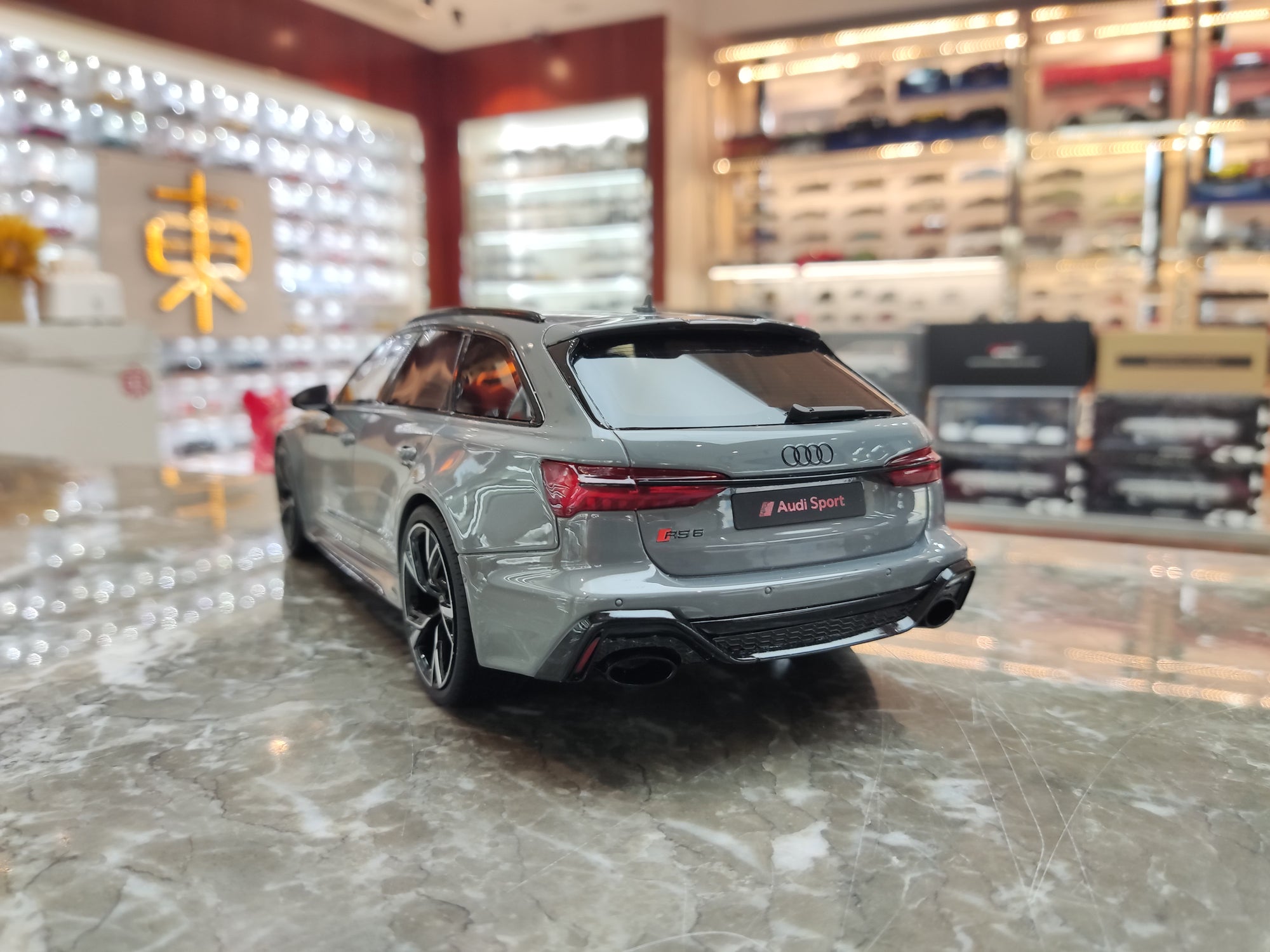 Audi RS6 C8-1/18 Ölçekli Model Araç