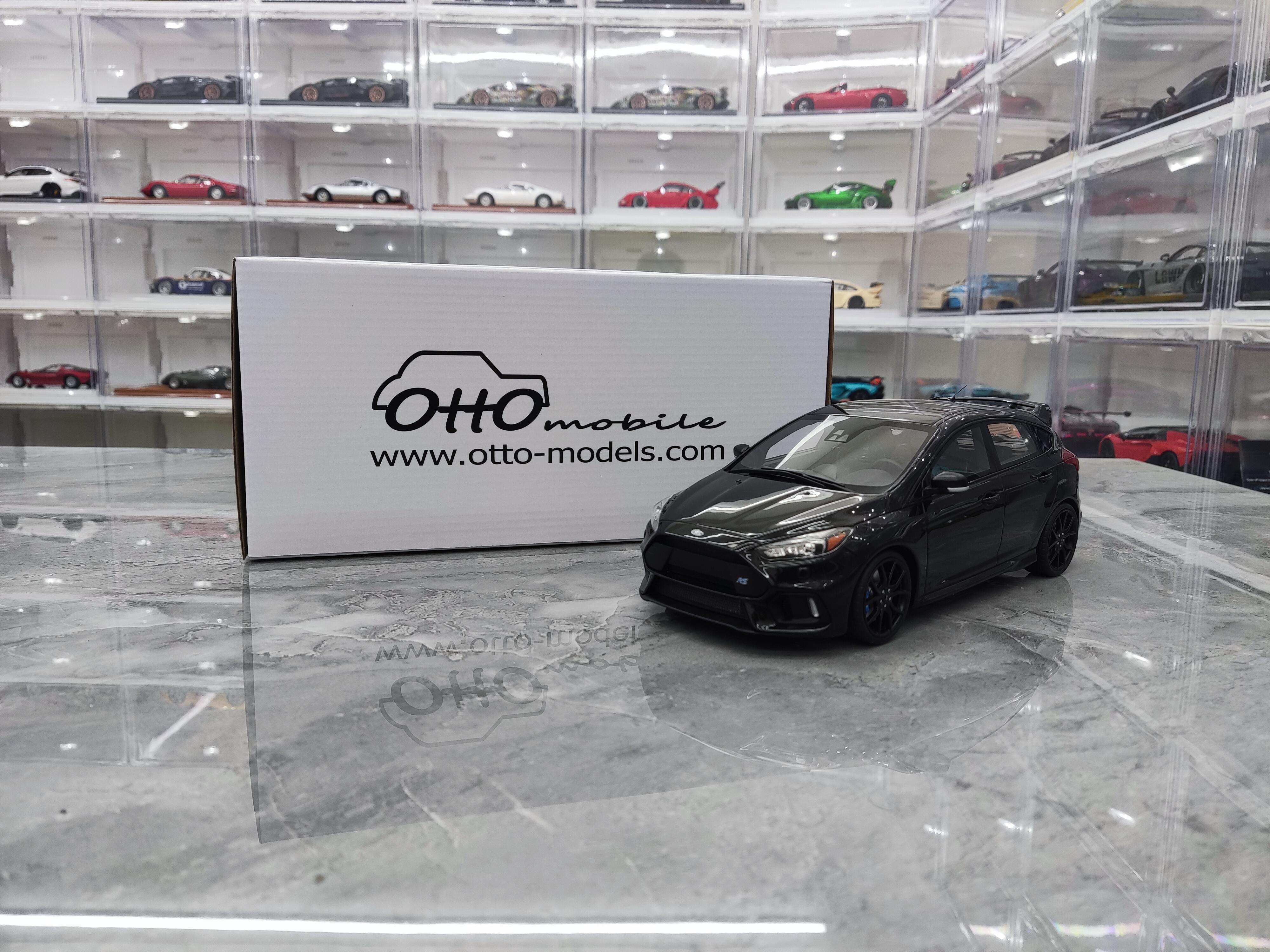 Siyah Renk Ford Focus 1/18 Ölçekli Model Araç