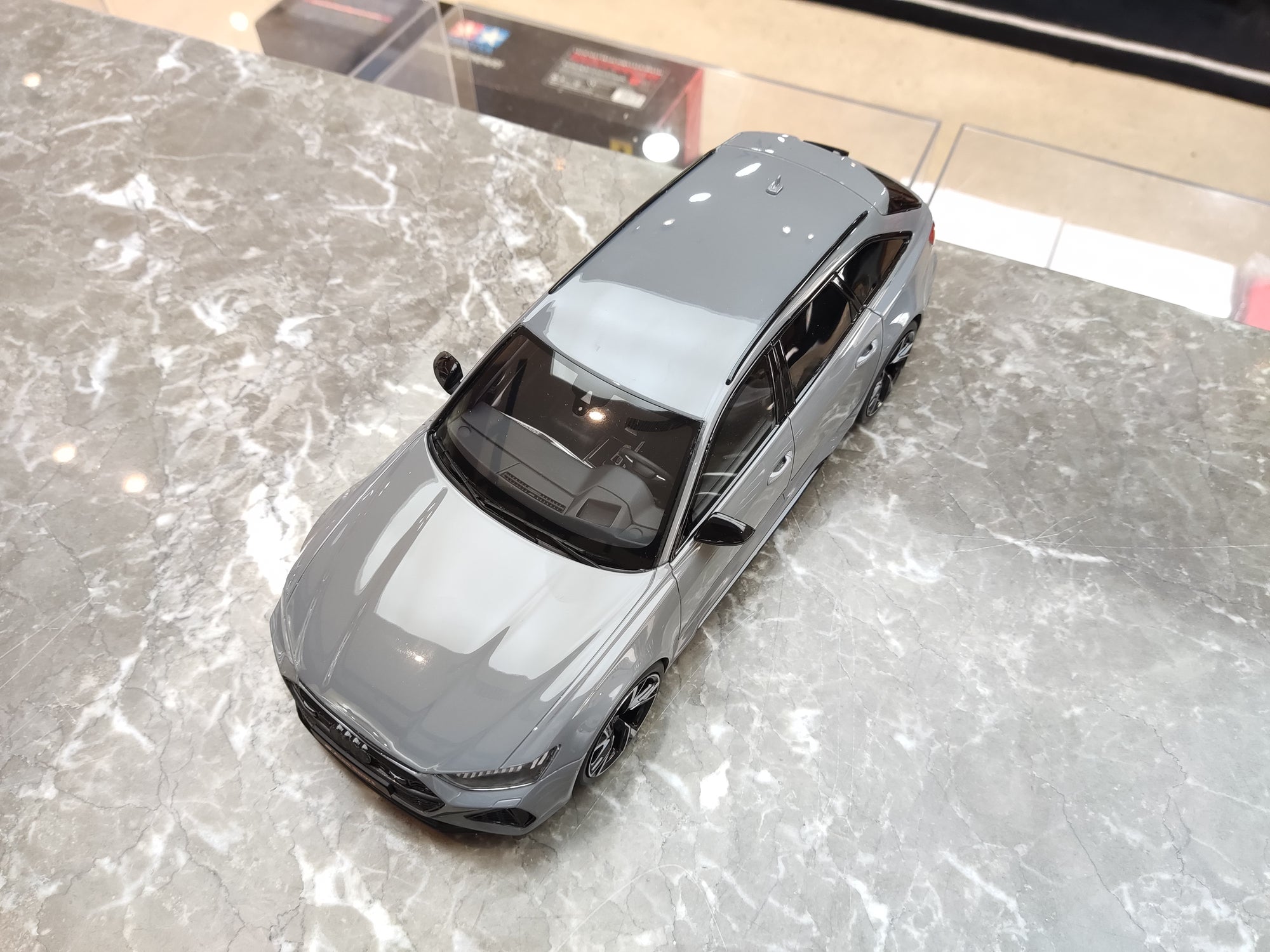 Audi RS6 C8-1/18 Ölçekli Model Araç
