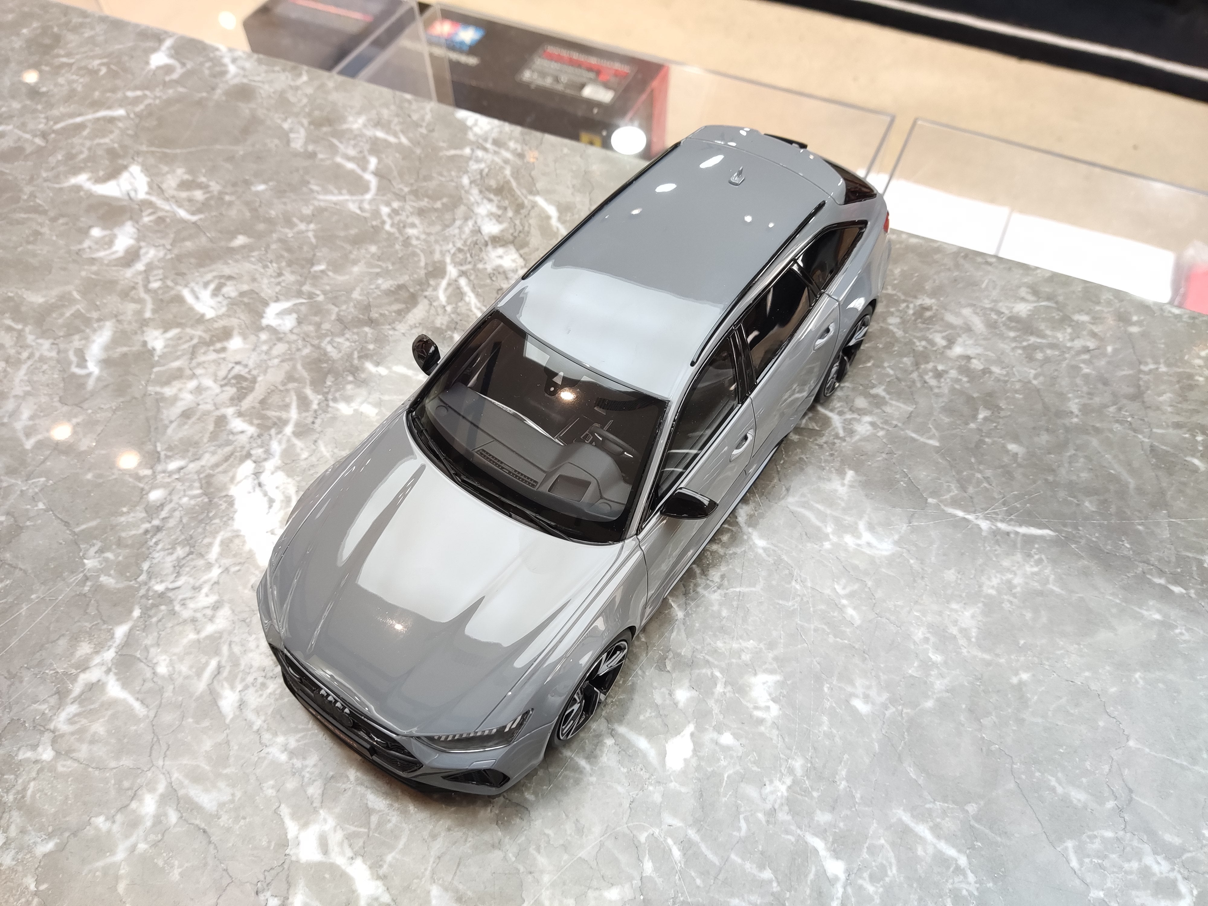 Audi RS6 C8-1/18 Ölçekli Model Araç