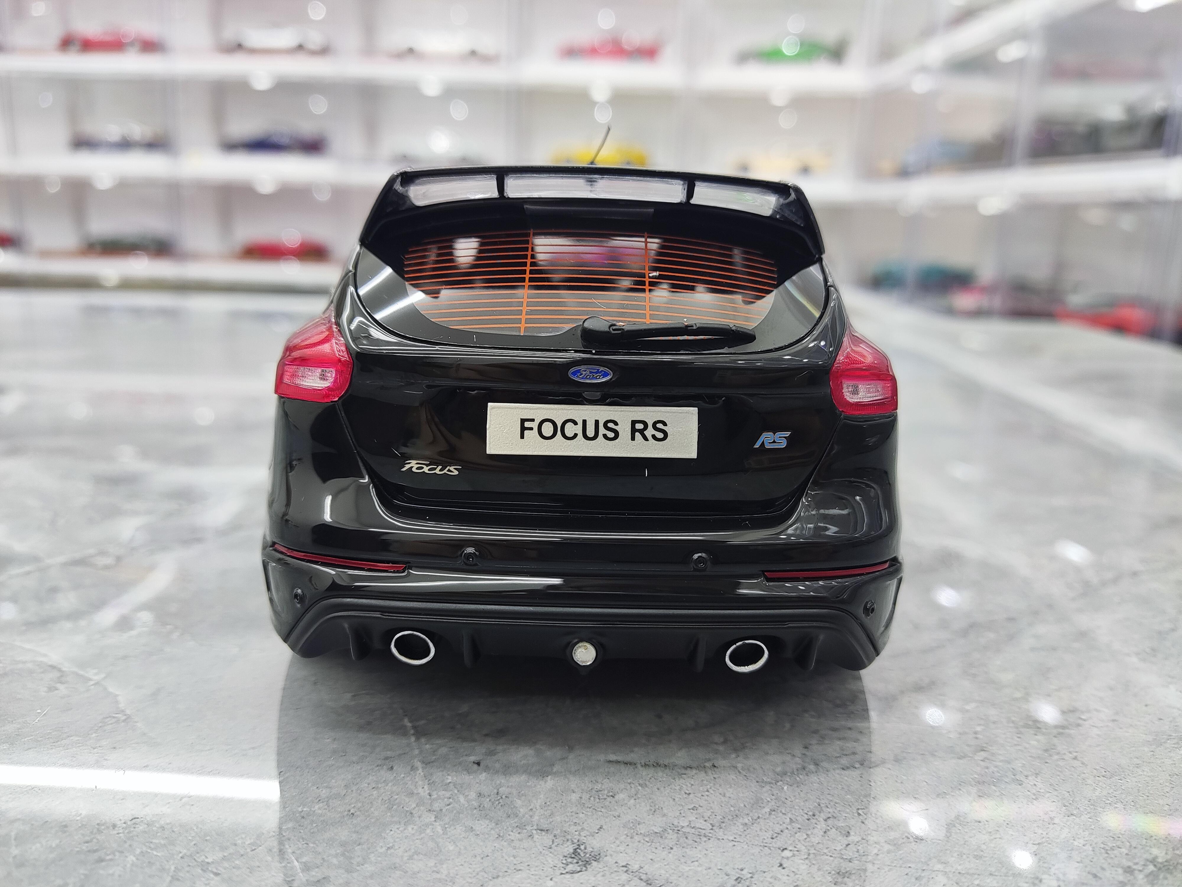 Siyah Renk Ford Focus 1/18 Ölçekli Model Araç