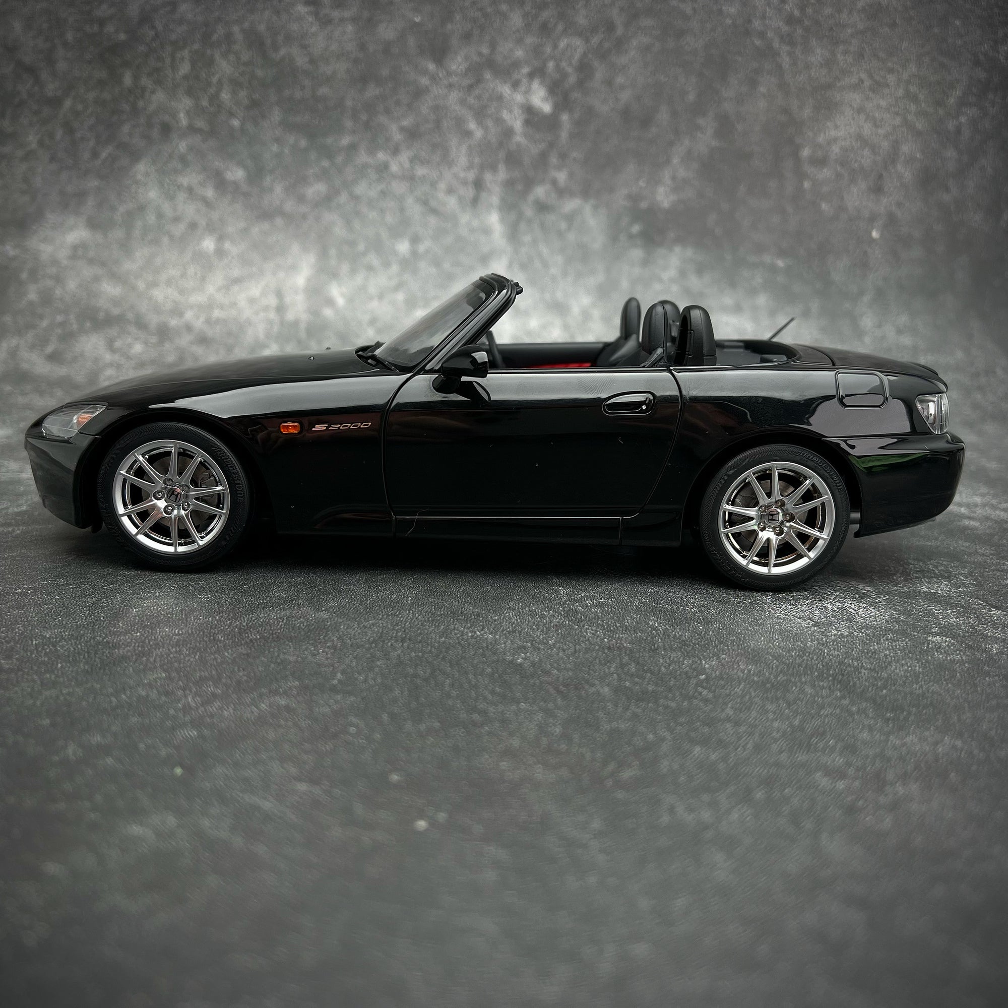Siyah Renk Honda S2000 ve Motor Blok. 1/18 Model Araç