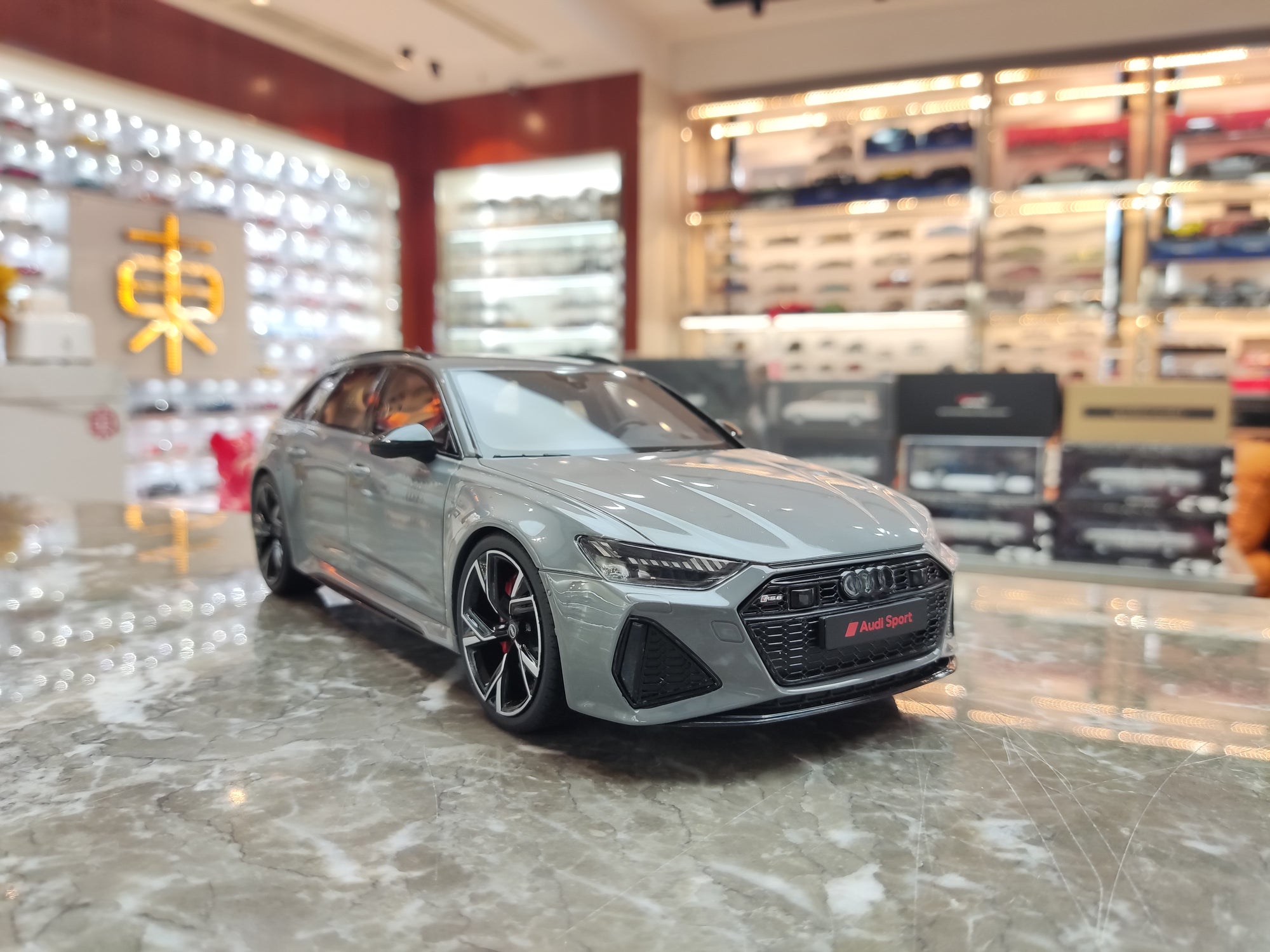 Audi RS6 C8-1/18 Ölçekli Model Araç
