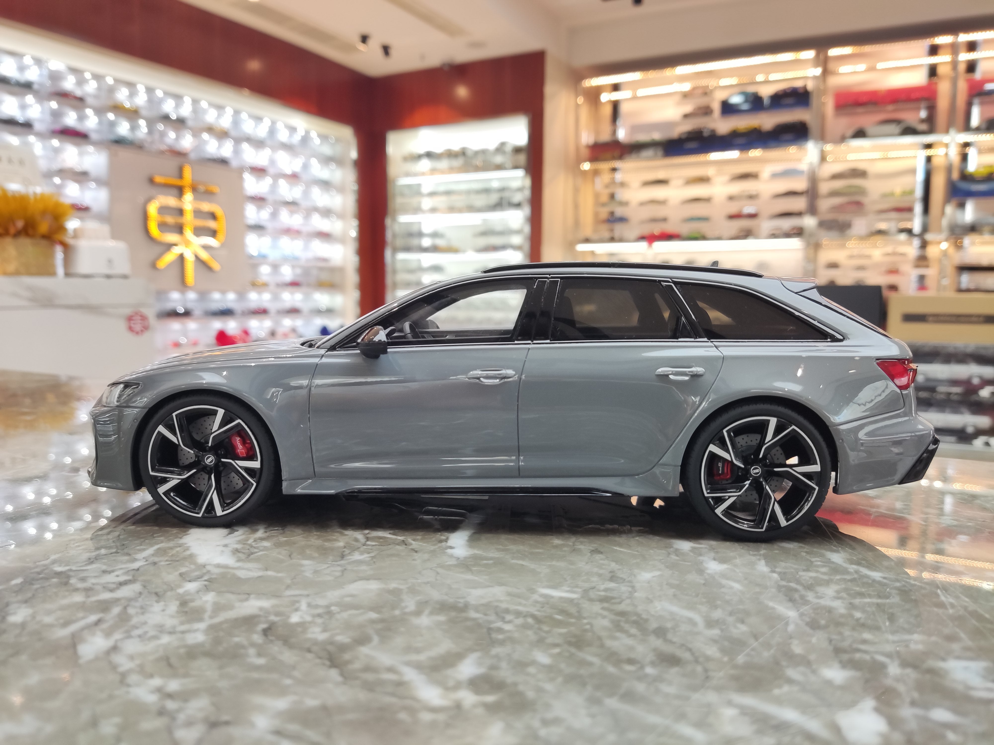 Audi RS6 C8-1/18 Ölçekli Model Araç