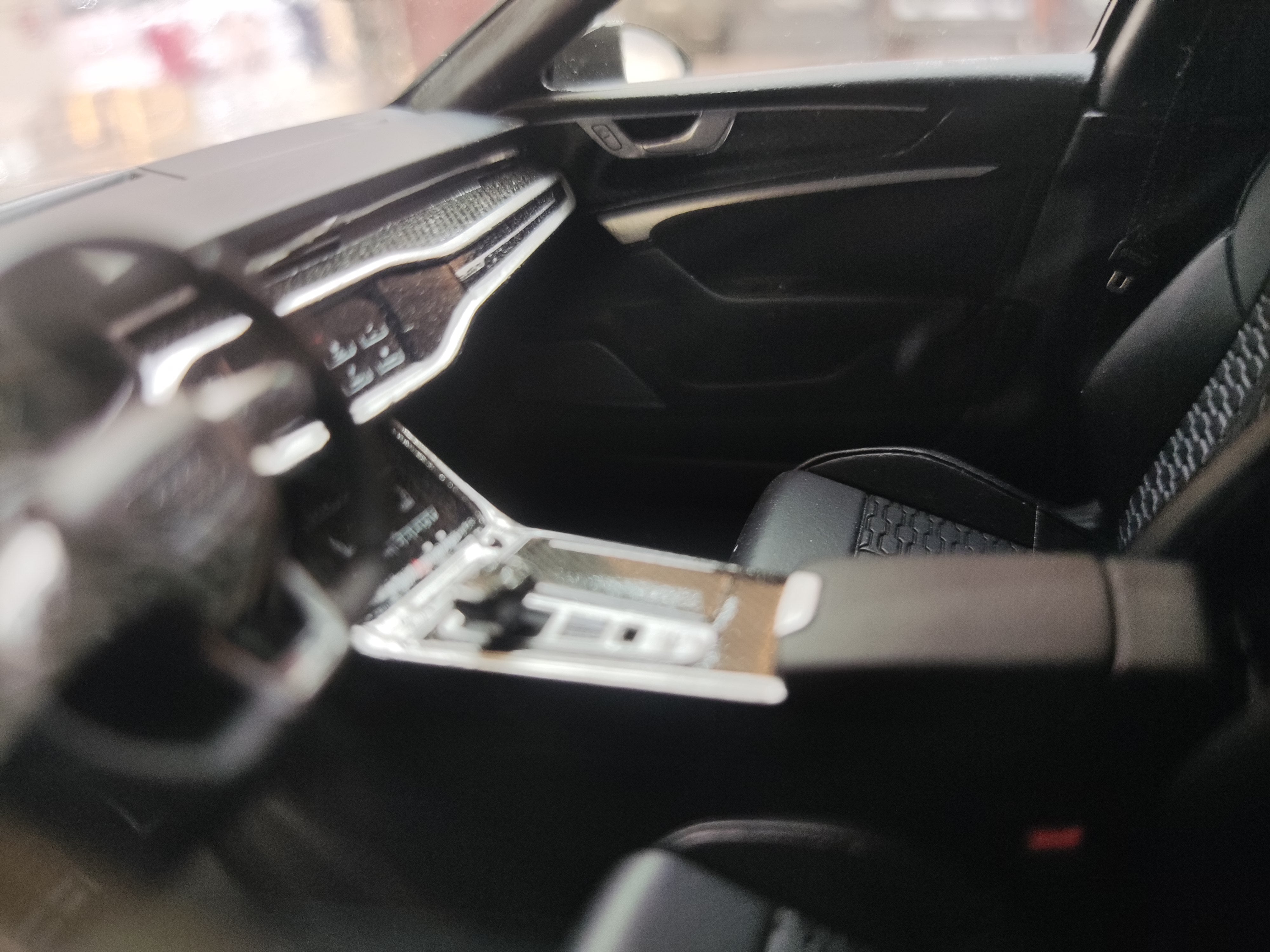 Audi RS6 C8-1/18 Ölçekli Model Araç