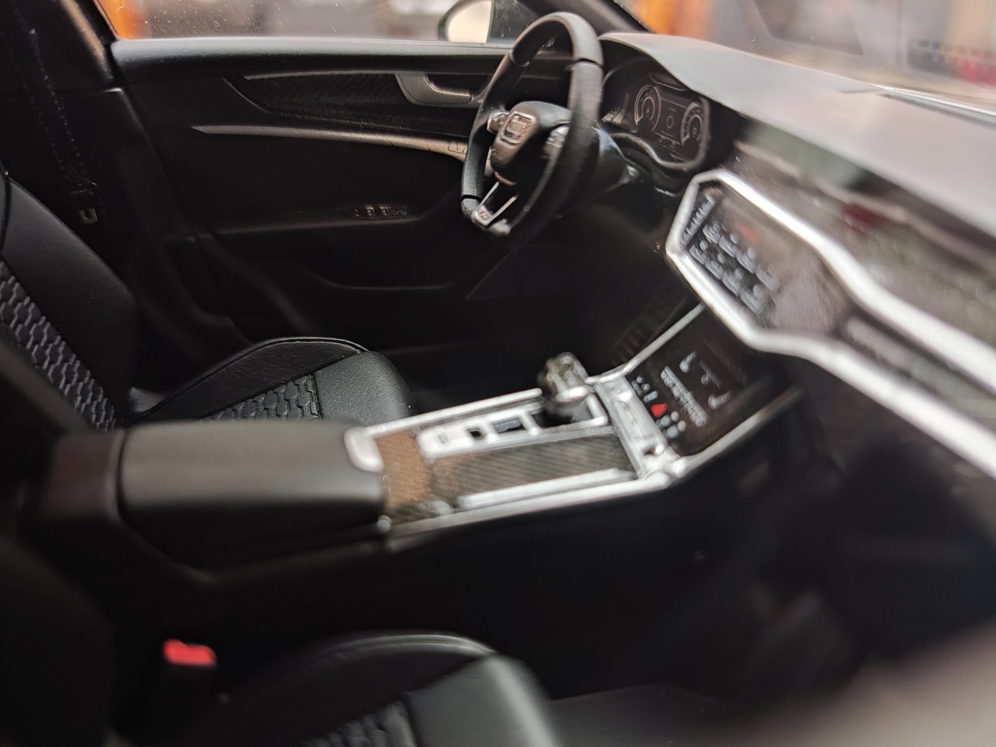 Audi RS6 C8-1/18 Ölçekli Model Araç