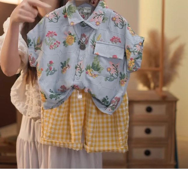 Çiçek Desenli Gömlek & Sarı Ekoseli Şort Takımı – 1-8 Yaş Unisex