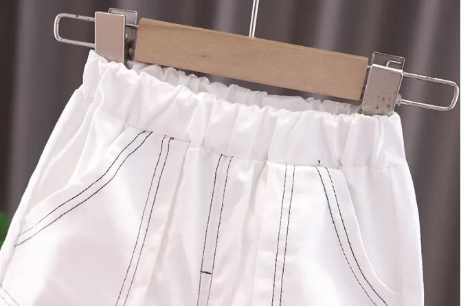 Beyaz Şortlu Renkli Dino Takım – Çanta Hediyeli (1-5 Yaş)