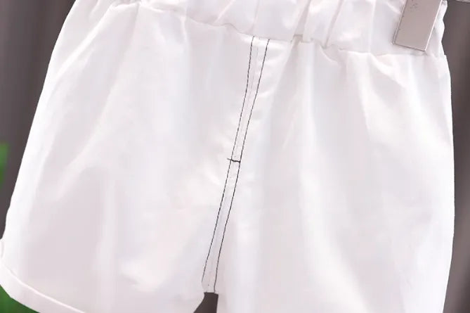 Beyaz Şortlu Renkli Dino Takım – Çanta Hediyeli (1-5 Yaş)