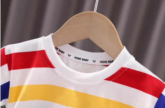 Beyaz Şortlu Renkli Dino Takım – Çanta Hediyeli (1-5 Yaş)