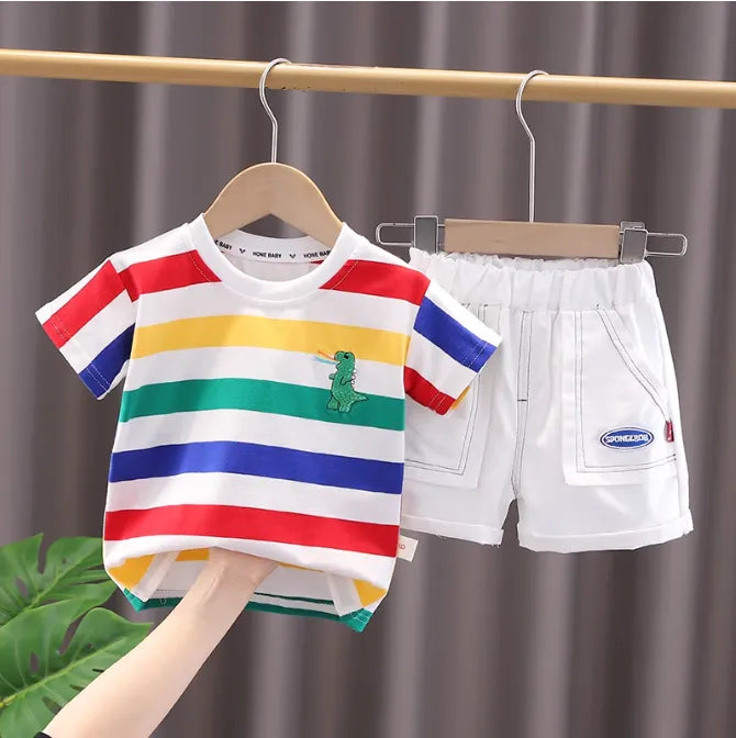 Beyaz Şortlu Renkli Dino Takım – Çanta Hediyeli (1-5 Yaş)