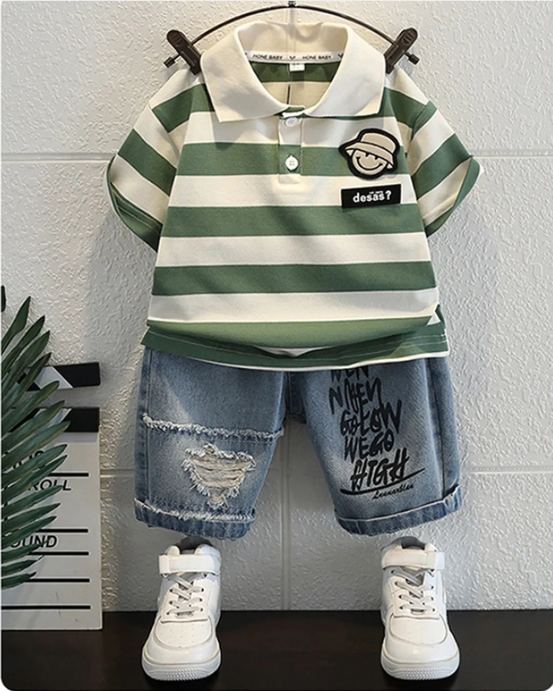 Çizgili Polo Yaka Tişört ve Yazılı Kot Şort 2’li Kombin (Erkek)