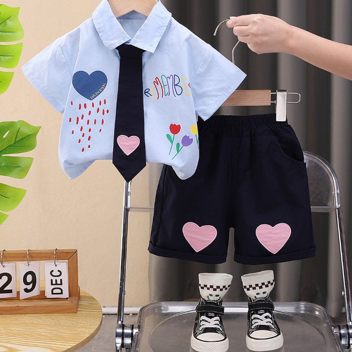 1-5 Yaş Kalp Detaylı Kravatlı Erkek Çocuk Takımı – Mavi Gömlekli Yazlık Set