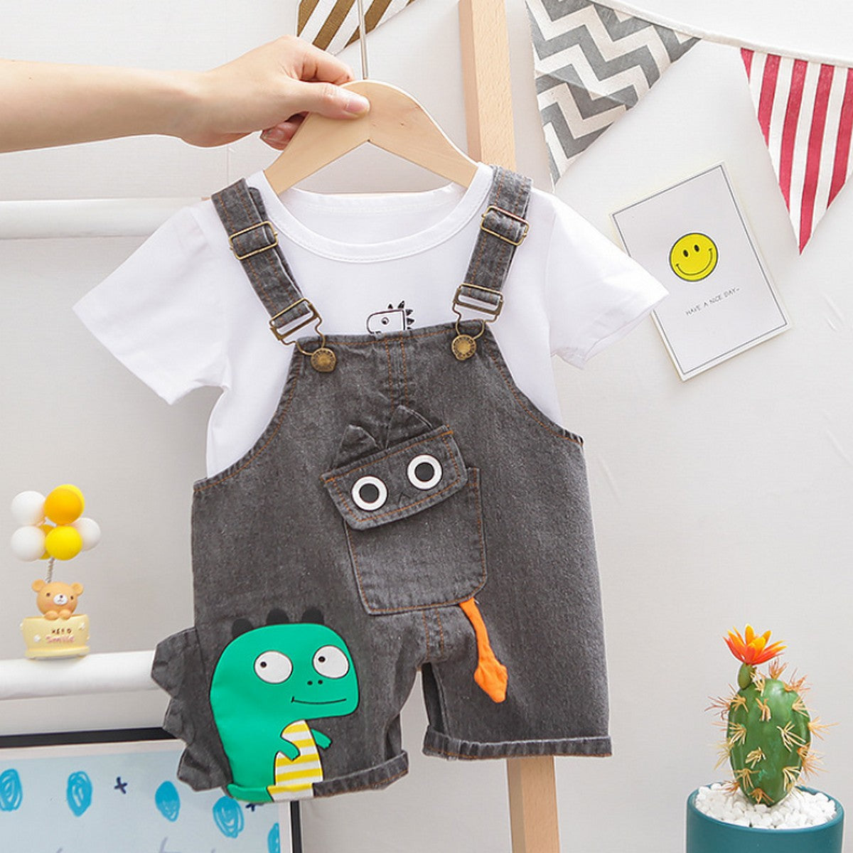 1-5 Yaş Dinozorlu Kot Salopetli Erkek Çocuk Takımı – Beyaz Tişörtlü Yazlık