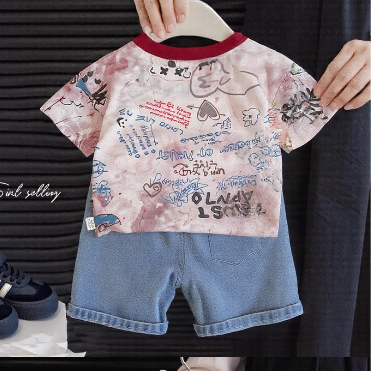 Grafiti Baskılı Pembe Tişört ve Denim Şort İkili Erkek Çocuk Takımı