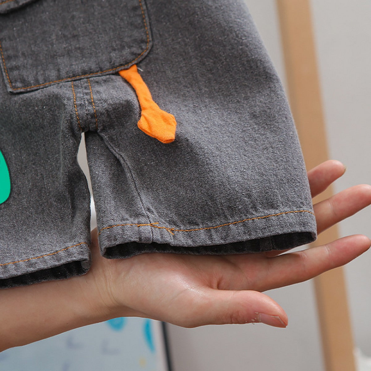 1-5 Yaş Dinozorlu Kot Salopetli Erkek Çocuk Takımı – Beyaz Tişörtlü Yazlık