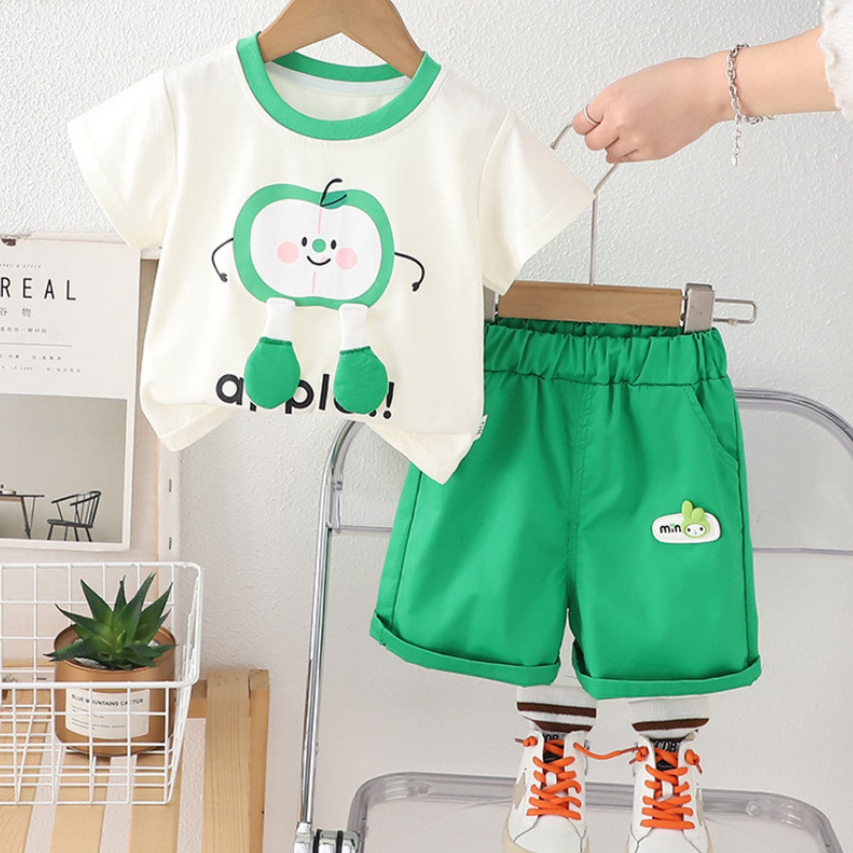1-5 Yaş Yeşil Elma Baskılı Kısa Kollu Erkek Çocuk Takımı – Yazlık Şortlu