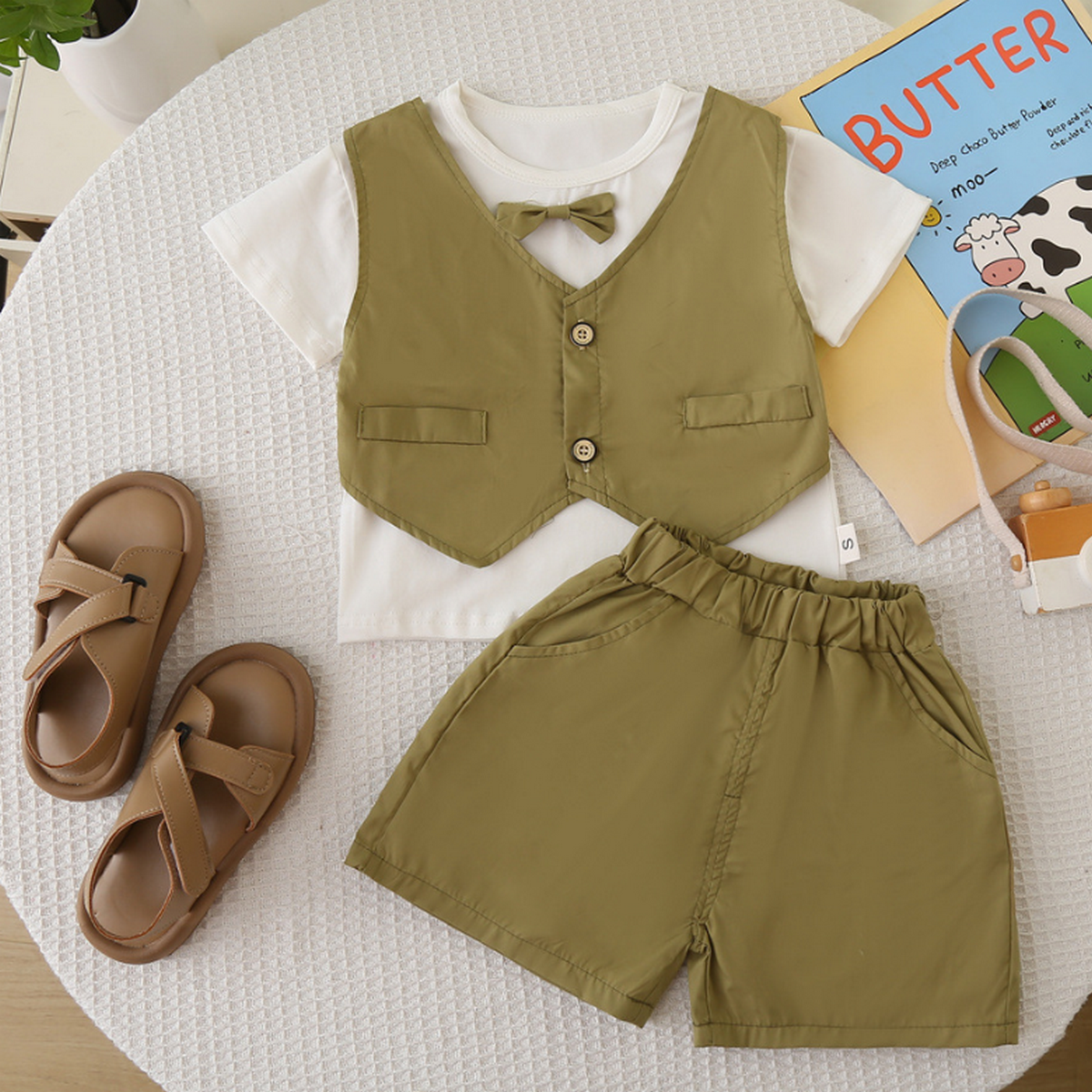 1-5 Yaş Erkek Çocuk Beyaz Tişört Haki Şort Takımı