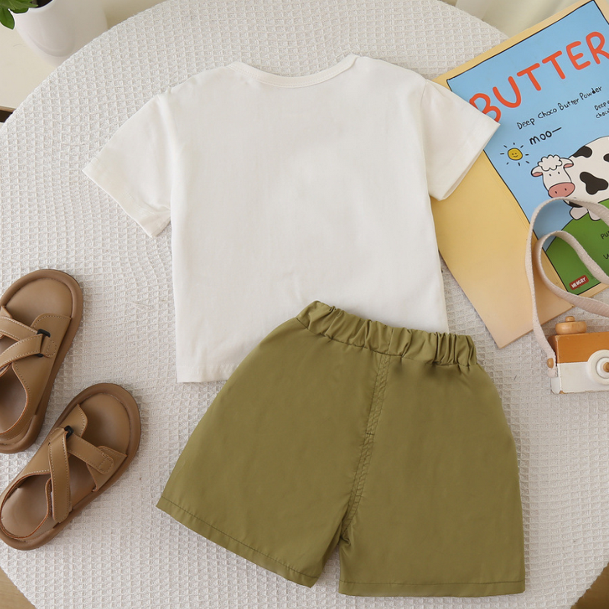 1-5 Yaş Erkek Çocuk Beyaz Tişört Haki Şort Takımı