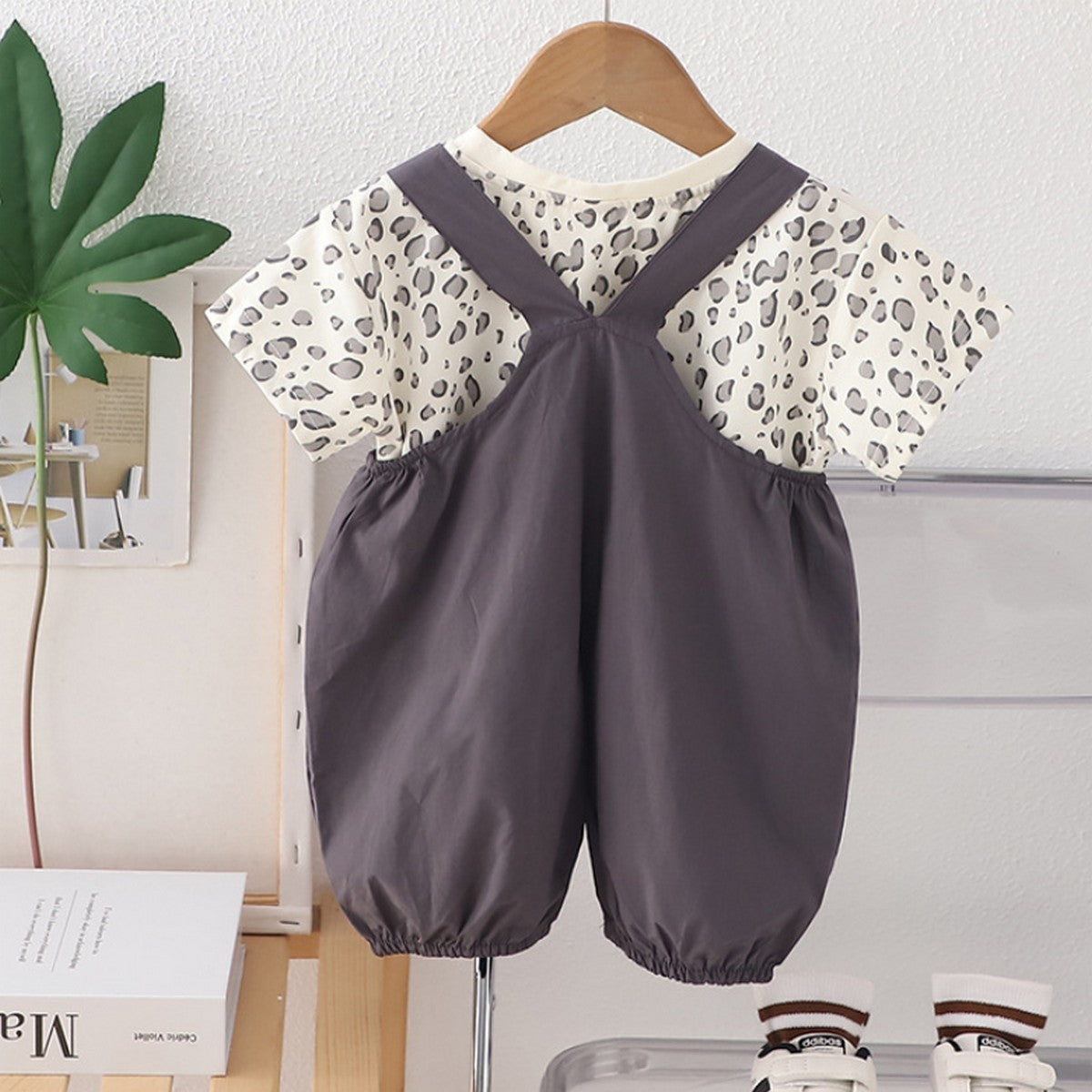 1-5 Yaş Leopar Desenli Tişört ve 3D Ayıcık Salopet Takımı