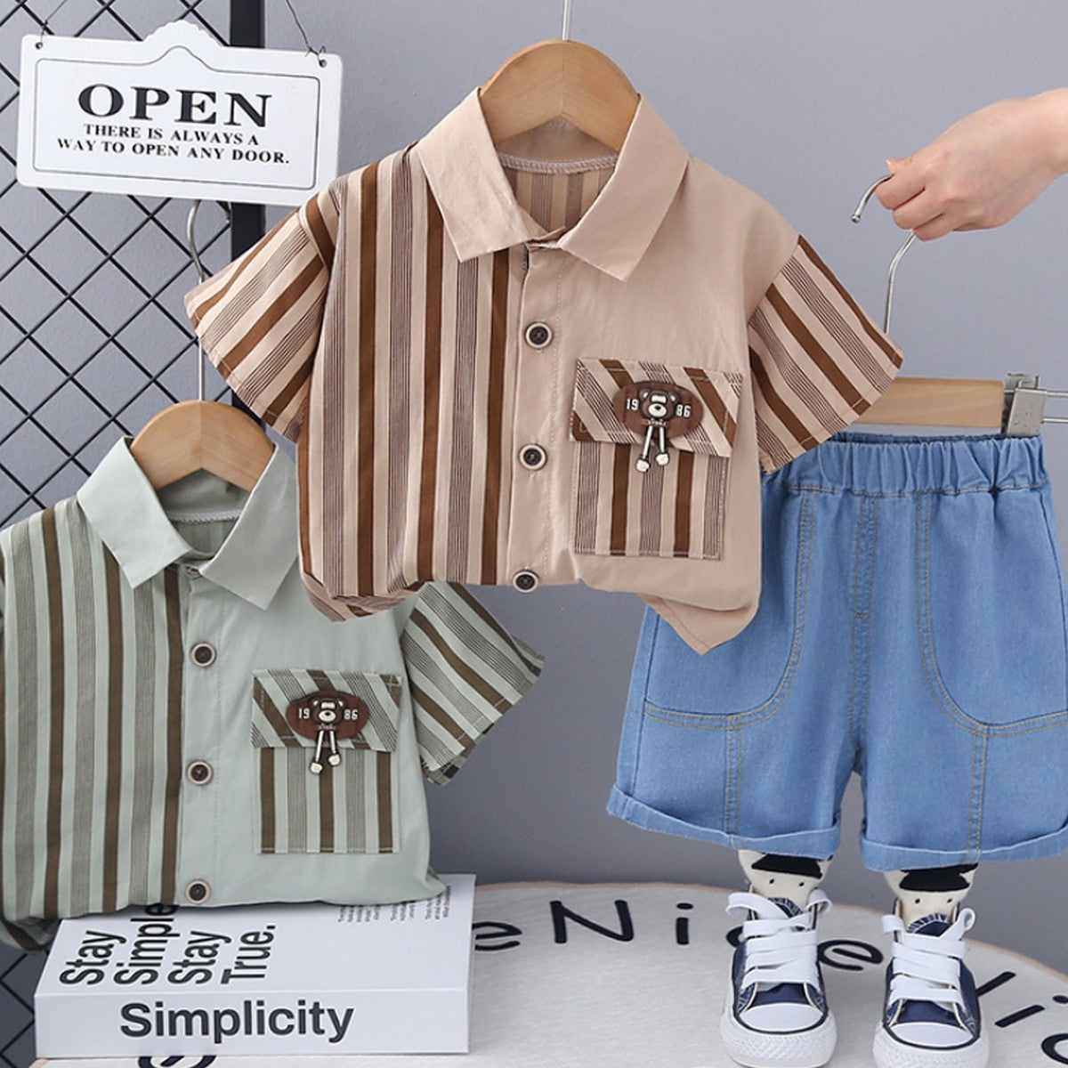 Dik Yaka Çizgili Gömlek ve Kot Şortlu Erkek Çocuk Takımı 1-5 Yaş