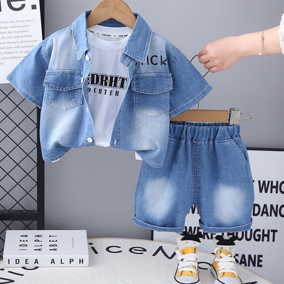 1-5 Yaş Açık Renk 3 Parça Kot Gömlekli Erkek Çocuk Takımı