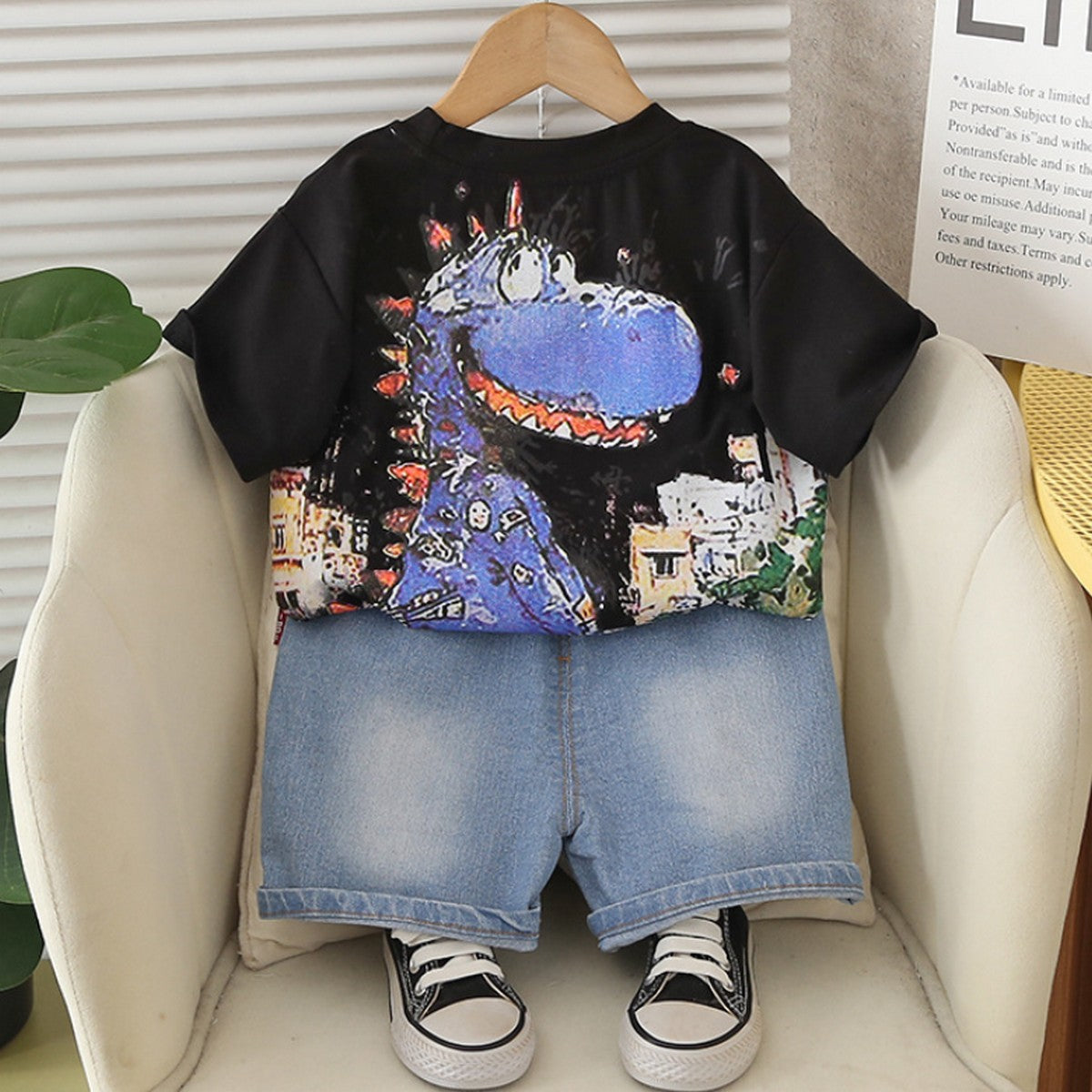 1-5 Yaş Siyah Dinozor Tişörtlü Erkek Çocuk Takımı – Renkli Şortlu Yazlık Set