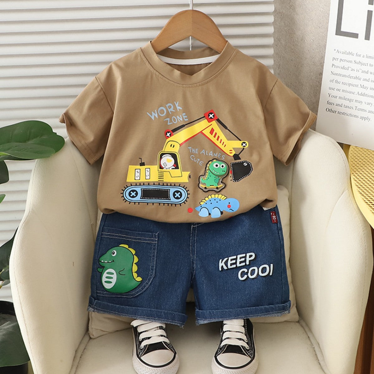 İş Makinesi ve Dinozor Desenli Erkek Çocuk Takımı – 1-5 Yaş Yazlık Denim Şortlu