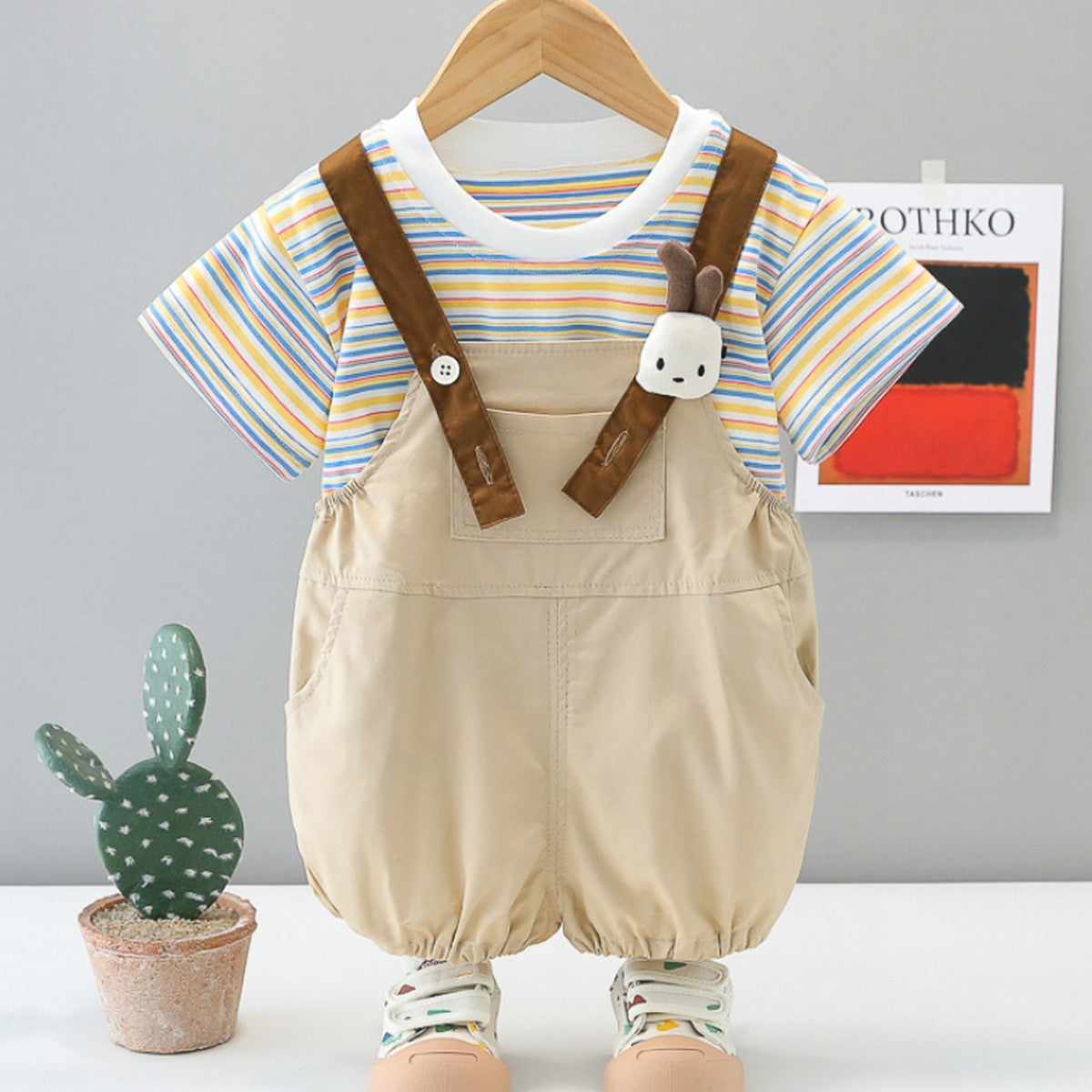 1-5 Yaş Renkli Çizgili Tişört ve Tavşan Figürlü Bej Salopet Takımı