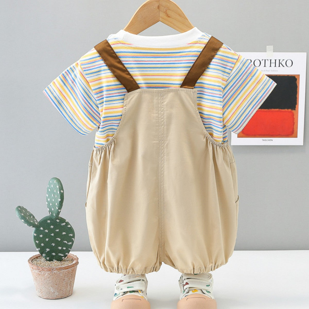 1-5 Yaş Renkli Çizgili Tişört ve Tavşan Figürlü Bej Salopet Takımı