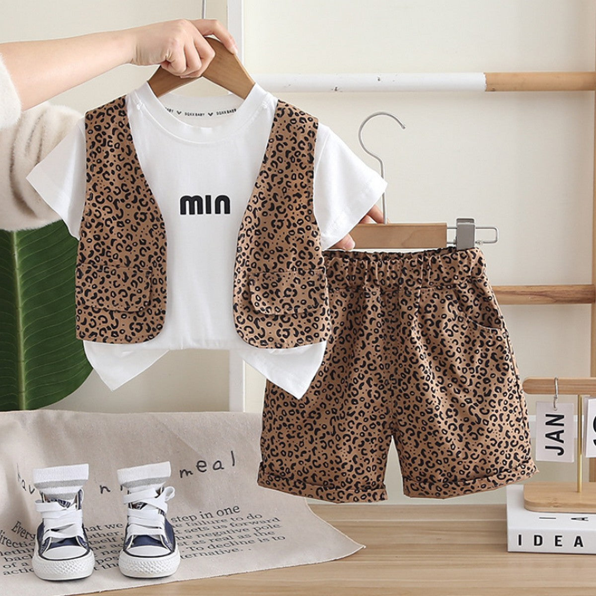 1-5 Yaş Kahverengi Leopar Desenli Yelekli Erkek Çocuk Takımı