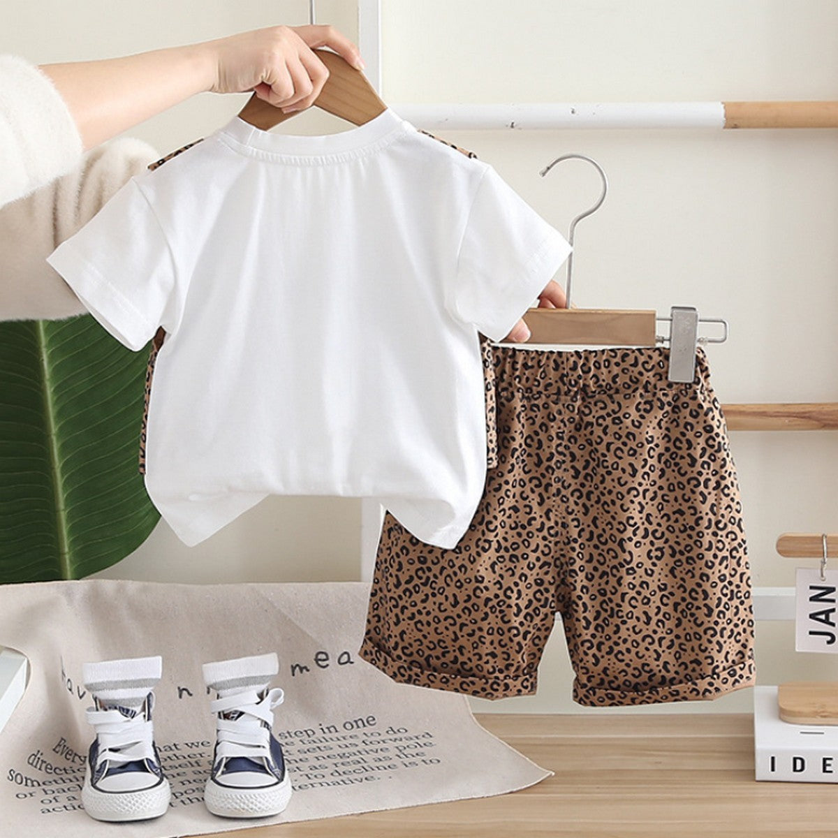 1-5 Yaş Kahverengi Leopar Desenli Yelekli Erkek Çocuk Takımı