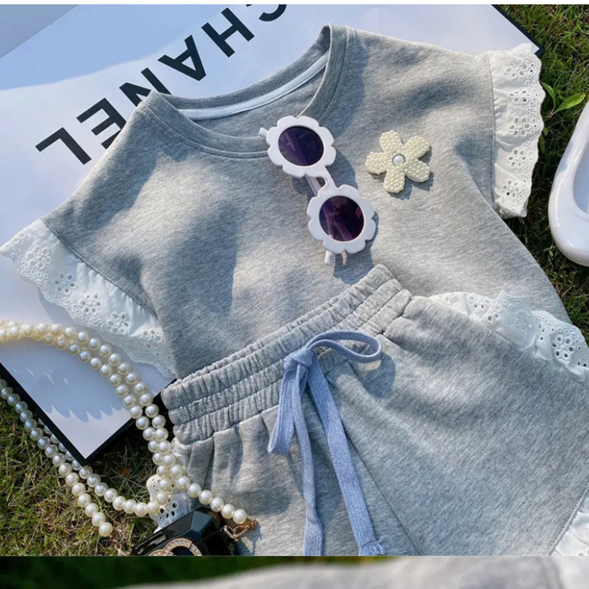 1-6 Yaş Fırfır Detaylı Gri Şort Takımı – Çiçek Aplike