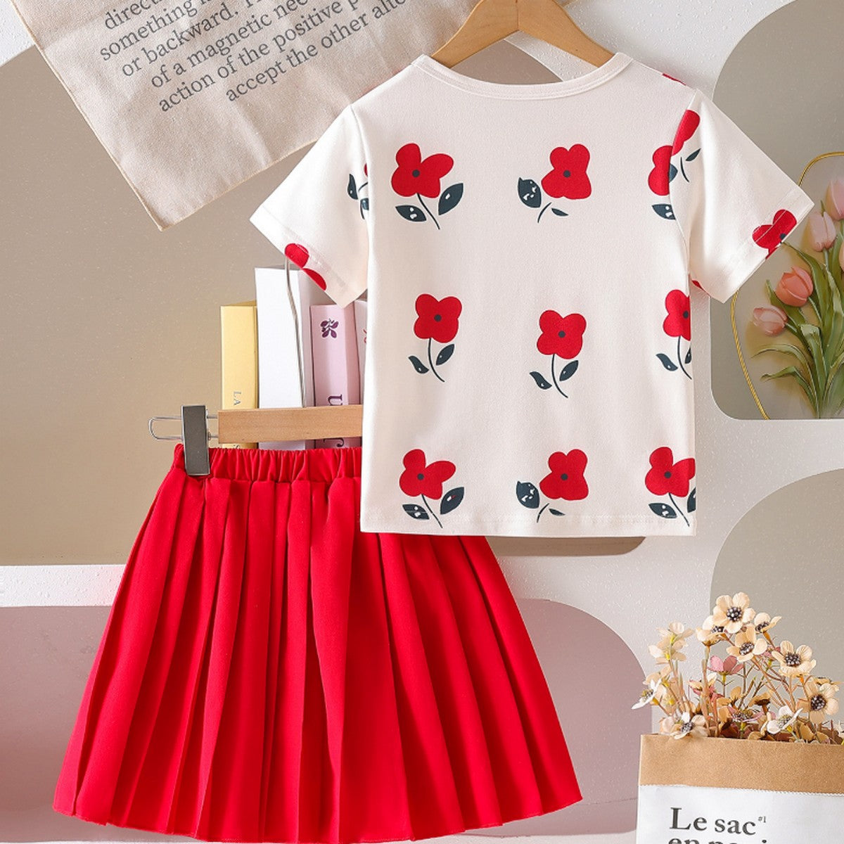 2-7 Yaş Kırmızı Çiçek Baskılı Tişört ve Pileli Kırmızı Etek Takımı