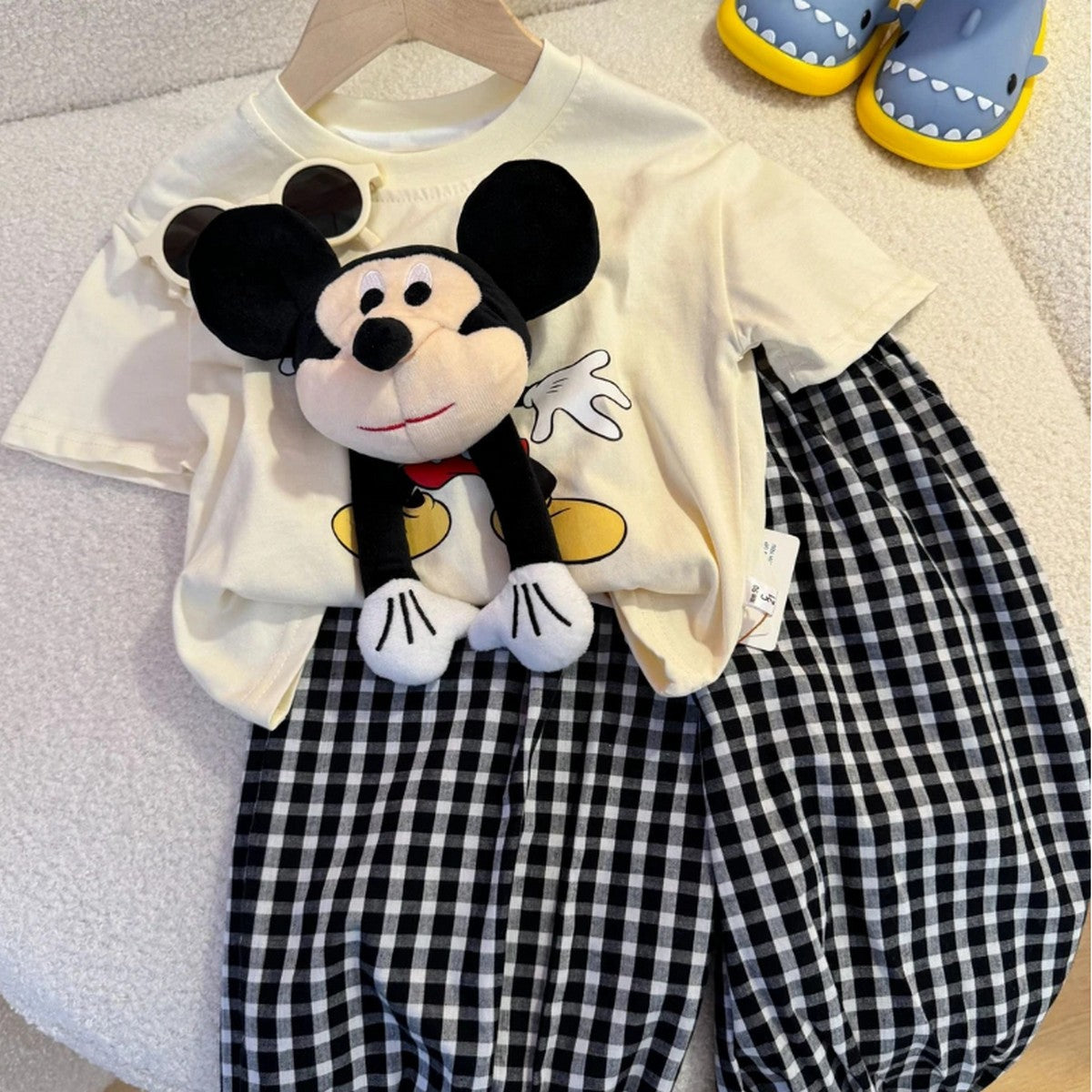 1-6 Yaş 3D Mickey Figürlü Tişört ve Ekose Şort Takımı – Unisex