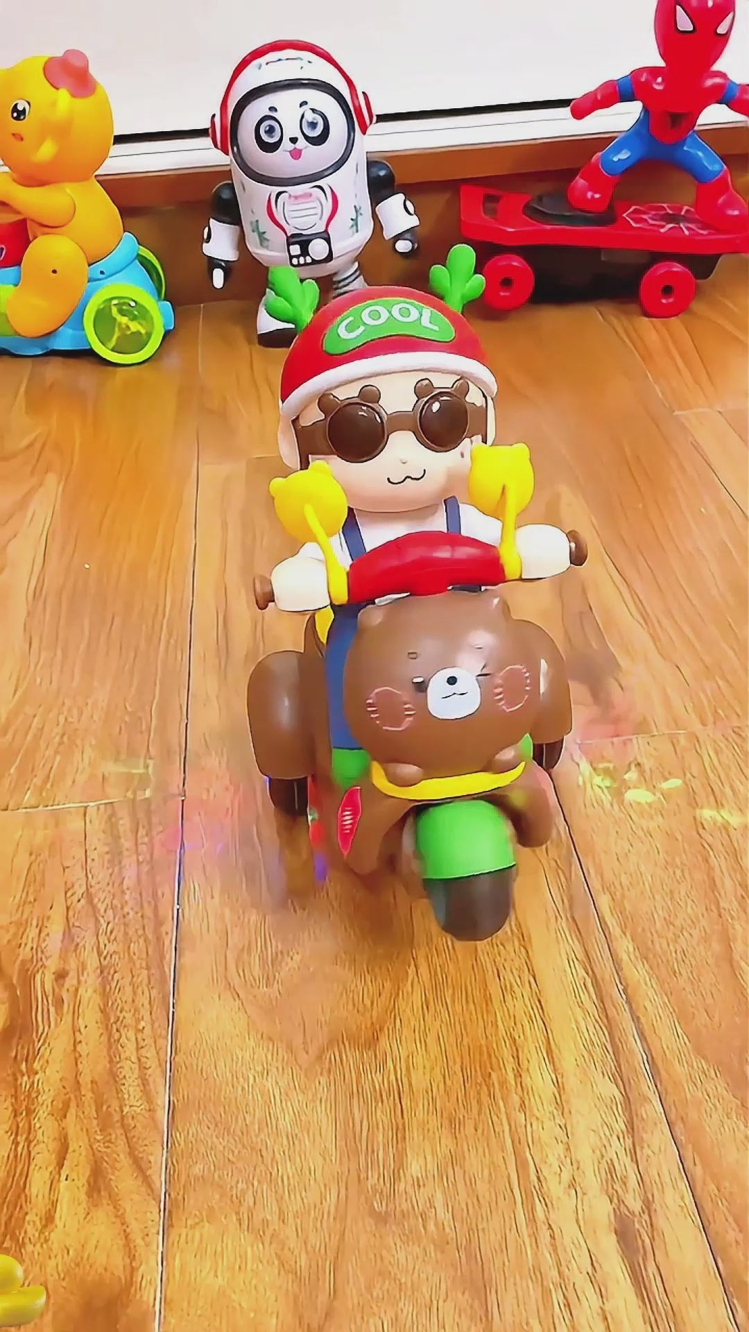 Bisiklete Binen Işıklı Sesli Müzikli Etrafında Dönebilen Motorcu